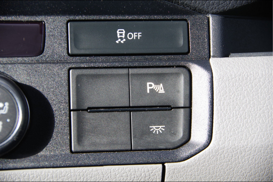 Volkswagen Crafter 35 2.0 TDI L4H3 177PK AUT. CAMERA, TREKHAAK, BETIMMERING, CRUISE, APPLE CARPLAY/ANDROID AUTO, MF STUUR, PARKEERSENSOREN Volkswagen Crafter 35 2.0 TDI L4H3 177PK AUT. CAMERA, TREKHAAK, BETIMMERING, CRUISE, APPLE CARPLAY/ANDROID AUTO, MF STUUR, PARKEERSENSOREN