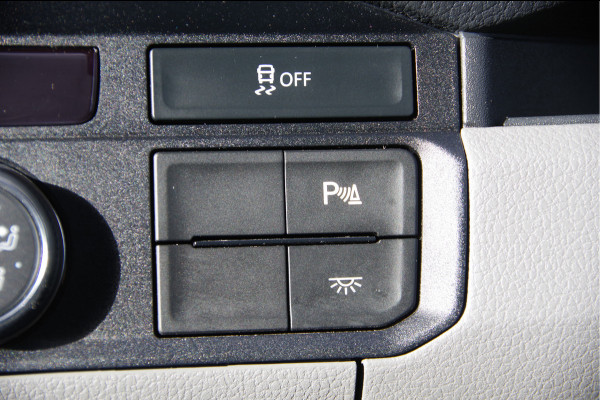 Volkswagen Crafter 35 2.0 TDI L4H3 177PK AUT. CAMERA, TREKHAAK, BETIMMERING, CRUISE, APPLE CARPLAY/ANDROID AUTO, MF STUUR, PARKEERSENSOREN Volkswagen Crafter 35 2.0 TDI L4H3 177PK AUT. CAMERA, TREKHAAK, BETIMMERING, CRUISE, APPLE CARPLAY/ANDROID AUTO, MF STUUR, PARKEERSENSOREN