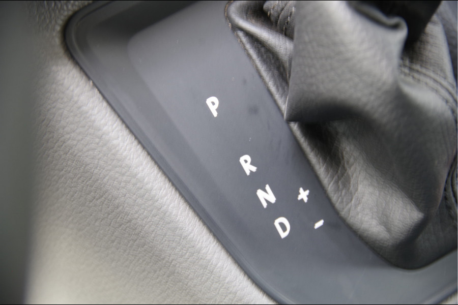 Volkswagen Crafter 35 2.0 TDI L4H3 177PK AUT. CAMERA, TREKHAAK, BETIMMERING, CRUISE, APPLE CARPLAY/ANDROID AUTO, MF STUUR, PARKEERSENSOREN Volkswagen Crafter 35 2.0 TDI L4H3 177PK AUT. CAMERA, TREKHAAK, BETIMMERING, CRUISE, APPLE CARPLAY/ANDROID AUTO, MF STUUR, PARKEERSENSOREN