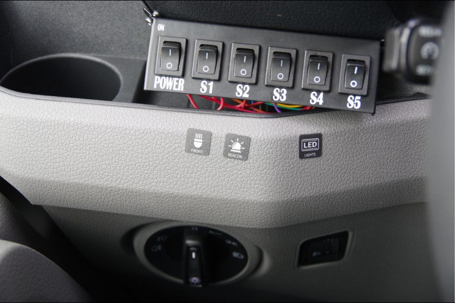 Volkswagen Crafter 35 2.0 TDI L4H3 177PK AUT. CAMERA, TREKHAAK, BETIMMERING, CRUISE, APPLE CARPLAY/ANDROID AUTO, MF STUUR, PARKEERSENSOREN Volkswagen Crafter 35 2.0 TDI L4H3 177PK AUT. CAMERA, TREKHAAK, BETIMMERING, CRUISE, APPLE CARPLAY/ANDROID AUTO, MF STUUR, PARKEERSENSOREN