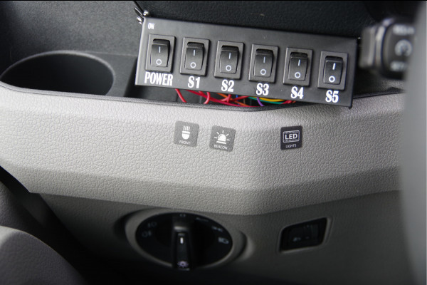 Volkswagen Crafter 35 2.0 TDI L4H3 177PK AUT. CAMERA, TREKHAAK, BETIMMERING, CRUISE, APPLE CARPLAY/ANDROID AUTO, MF STUUR, PARKEERSENSOREN Volkswagen Crafter 35 2.0 TDI L4H3 177PK AUT. CAMERA, TREKHAAK, BETIMMERING, CRUISE, APPLE CARPLAY/ANDROID AUTO, MF STUUR, PARKEERSENSOREN