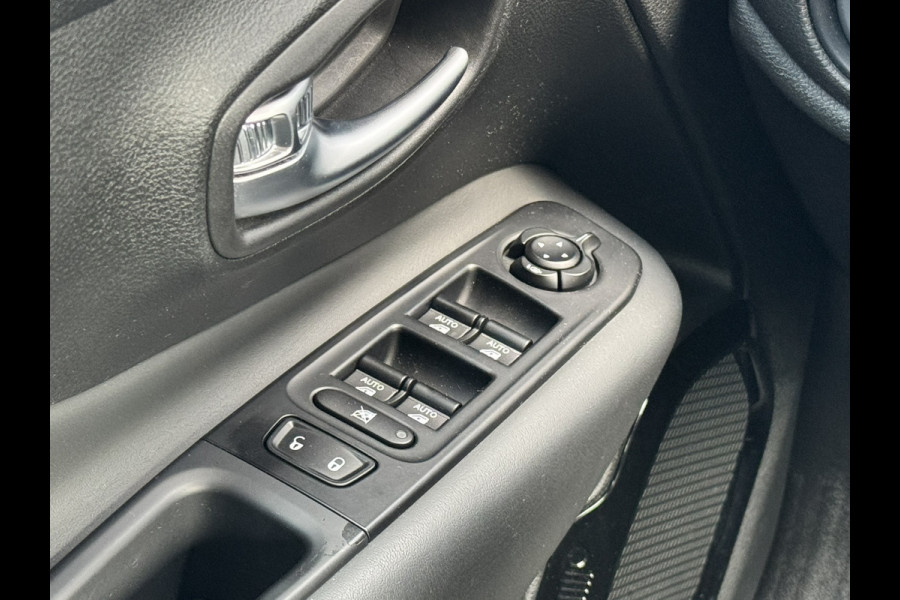 Jeep Renegade 1.0T 120 Night Eagle | Blackline | Clima | CarPlay | Keyless Jeep Renegade 1.0T 120 Night Eagle | Blackline | Clima | CarPlay | Keyless