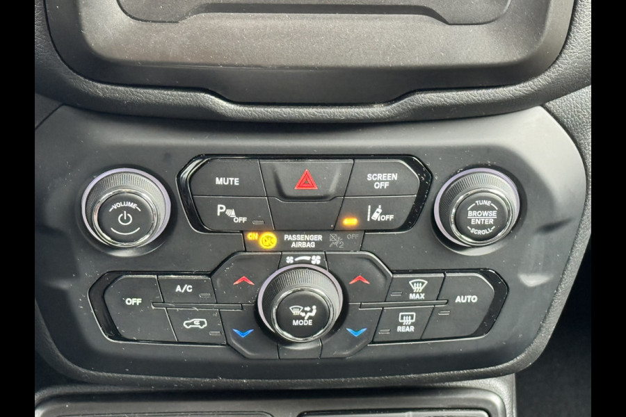 Jeep Renegade 1.0T 120 Night Eagle | Blackline | Clima | CarPlay | Keyless Jeep Renegade 1.0T 120 Night Eagle | Blackline | Clima | CarPlay | Keyless