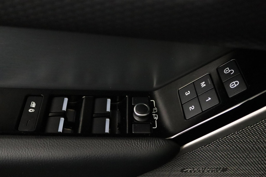 Land Rover Range Rover Velar 2.0 I4 Turbo AWD HSE Automaat (PANODAK, NAVIGATIE, STOELV, CAMERA, NL-AUTO, DEALER ONDERHOUDEN) Land Rover Range Rover Velar 2.0 I4 Turbo AWD HSE Automaat (PANODAK, NAVIGATIE, STOELV, CAMERA, NL-AUTO, DEALER ONDERHOUDEN)