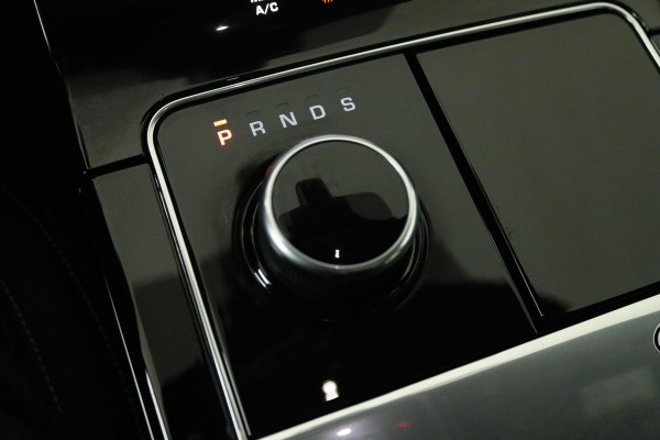 Land Rover Range Rover Velar 2.0 I4 Turbo AWD HSE Automaat (PANODAK, NAVIGATIE, STOELV, CAMERA, NL-AUTO, DEALER ONDERHOUDEN) Land Rover Range Rover Velar 2.0 I4 Turbo AWD HSE Automaat (PANODAK, NAVIGATIE, STOELV, CAMERA, NL-AUTO, DEALER ONDERHOUDEN)