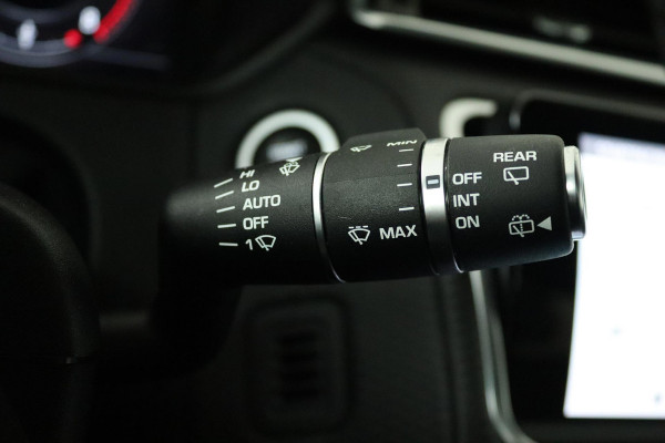 Land Rover Range Rover Velar 2.0 I4 Turbo AWD HSE Automaat (PANODAK, NAVIGATIE, STOELV, CAMERA, NL-AUTO, DEALER ONDERHOUDEN) Land Rover Range Rover Velar 2.0 I4 Turbo AWD HSE Automaat (PANODAK, NAVIGATIE, STOELV, CAMERA, NL-AUTO, DEALER ONDERHOUDEN)