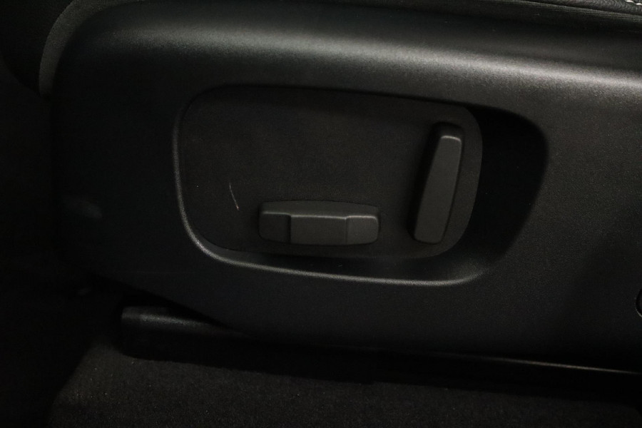 Land Rover Range Rover Velar 2.0 I4 Turbo AWD HSE Automaat (PANODAK, NAVIGATIE, STOELV, CAMERA, NL-AUTO, DEALER ONDERHOUDEN) Land Rover Range Rover Velar 2.0 I4 Turbo AWD HSE Automaat (PANODAK, NAVIGATIE, STOELV, CAMERA, NL-AUTO, DEALER ONDERHOUDEN)