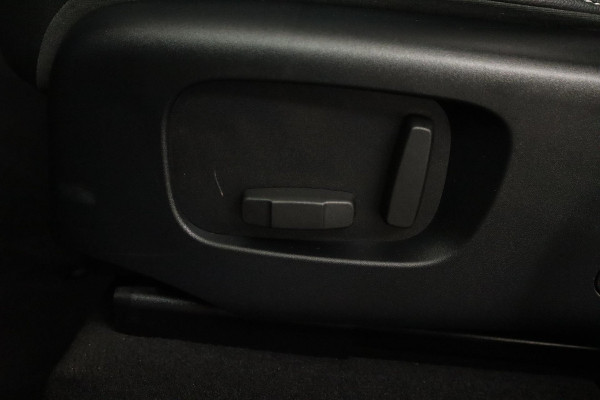 Land Rover Range Rover Velar 2.0 I4 Turbo AWD HSE Automaat (PANODAK, NAVIGATIE, STOELV, CAMERA, NL-AUTO, DEALER ONDERHOUDEN) Land Rover Range Rover Velar 2.0 I4 Turbo AWD HSE Automaat (PANODAK, NAVIGATIE, STOELV, CAMERA, NL-AUTO, DEALER ONDERHOUDEN)