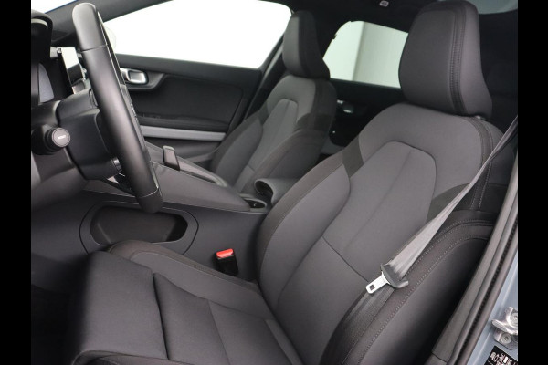 Polestar 2 Long Range Dual Motor Launch Edition 78kWh | Panoramadak | Trekhaak | Stoel & stuurverwarming | 360 camera | Adaptive cruise | Harman/Kardon | Carplay Polestar 2 Long Range Dual Motor Launch Edition 78kWh | Panoramadak | Trekhaak | Stoel & stuurverwarming | 360 camera | Adaptive cruise | Harman/Kardon | Carplay