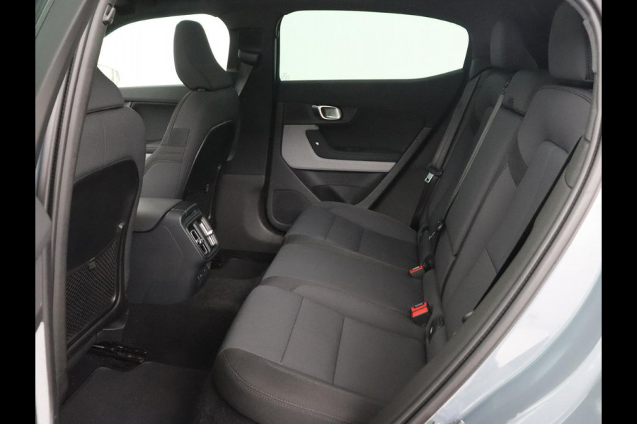 Polestar 2 Long Range Dual Motor Launch Edition 78kWh | Panoramadak | Trekhaak | Stoel & stuurverwarming | 360 camera | Adaptive cruise | Harman/Kardon | Carplay Polestar 2 Long Range Dual Motor Launch Edition 78kWh | Panoramadak | Trekhaak | Stoel & stuurverwarming | 360 camera | Adaptive cruise | Harman/Kardon | Carplay