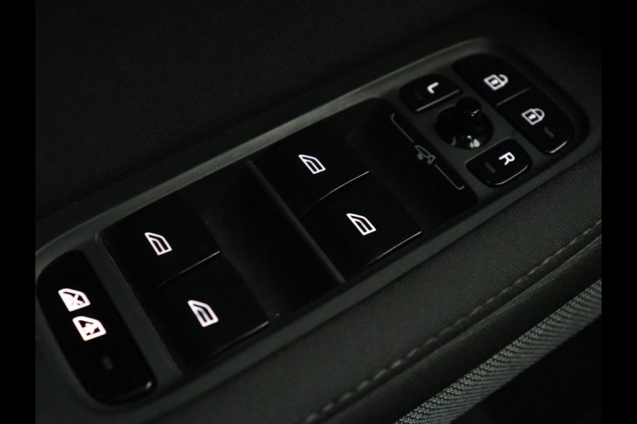 Polestar 2 Long Range Dual Motor Launch Edition 78kWh | Panoramadak | Trekhaak | Stoel & stuurverwarming | 360 camera | Adaptive cruise | Harman/Kardon | Carplay Polestar 2 Long Range Dual Motor Launch Edition 78kWh | Panoramadak | Trekhaak | Stoel & stuurverwarming | 360 camera | Adaptive cruise | Harman/Kardon | Carplay