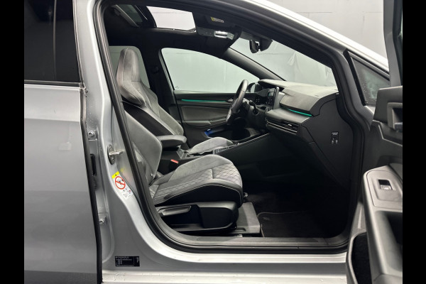 Volkswagen Golf 8 1.5 eTSI R-Line Business+