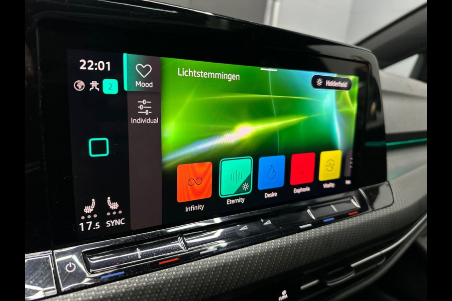 Volkswagen Golf 8 1.5 eTSI R-Line Business+