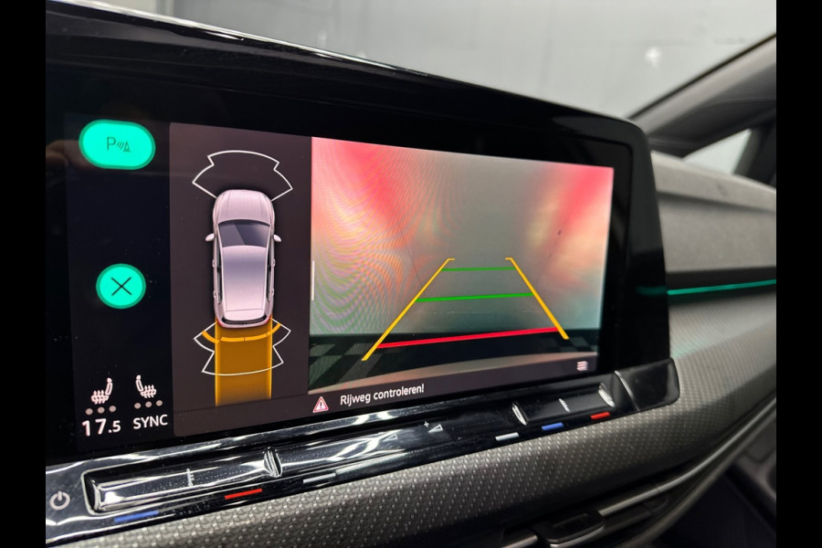 Volkswagen Golf 8 1.5 eTSI R-Line Business+