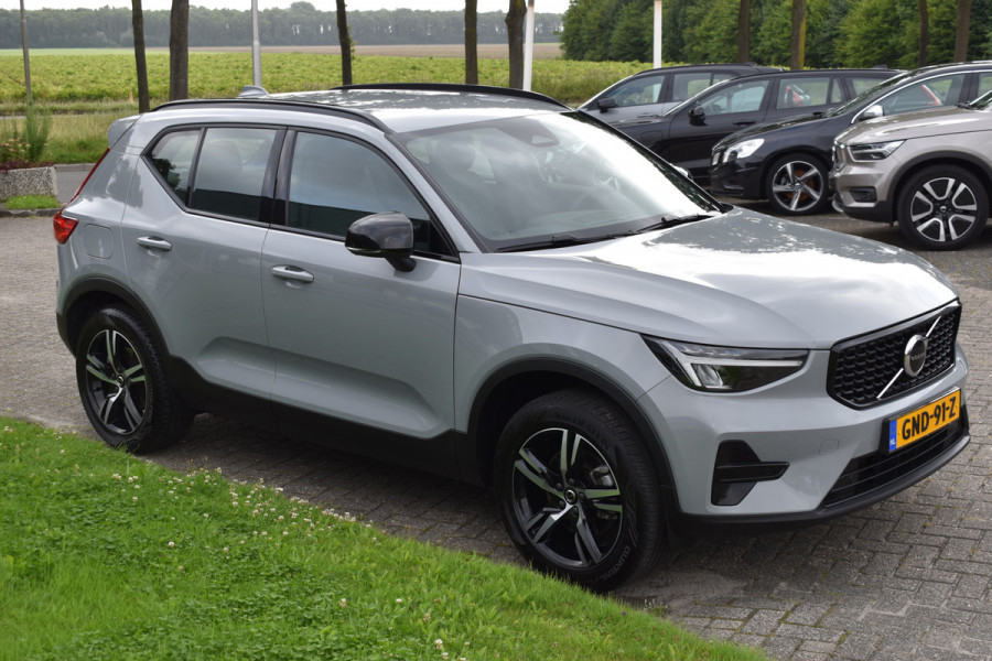 Volvo XC40 B4 211PK Plus Dark BLIS | ACC | Harman&Kardon | Keyless | Park Assist | Verwarmbare voorruit  | Trekhaak Volvo XC40 B4 211PK Plus Dark BLIS | ACC | Harman&Kardon | Keyless | Park Assist | Verwarmbare voorruit  | Trekhaak