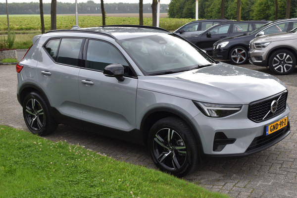 Volvo XC40 B4 211PK Plus Dark BLIS | ACC | Harman&Kardon | Keyless | Park Assist | Verwarmbare voorruit  | Trekhaak Volvo XC40 B4 211PK Plus Dark BLIS | ACC | Harman&Kardon | Keyless | Park Assist | Verwarmbare voorruit  | Trekhaak