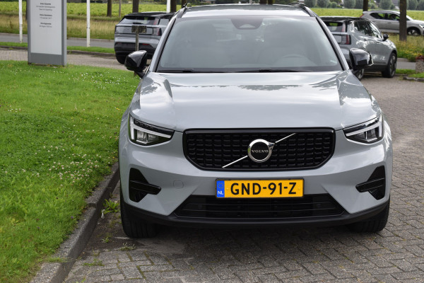 Volvo XC40 B4 211PK Plus Dark BLIS | ACC | Harman&Kardon | Keyless | Park Assist | Verwarmbare voorruit  | Trekhaak Volvo XC40 B4 211PK Plus Dark BLIS | ACC | Harman&Kardon | Keyless | Park Assist | Verwarmbare voorruit  | Trekhaak