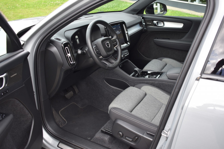 Volvo XC40 B4 211PK Plus Dark BLIS | ACC | Harman&Kardon | Keyless | Park Assist | Verwarmbare voorruit  | Trekhaak Volvo XC40 B4 211PK Plus Dark BLIS | ACC | Harman&Kardon | Keyless | Park Assist | Verwarmbare voorruit  | Trekhaak