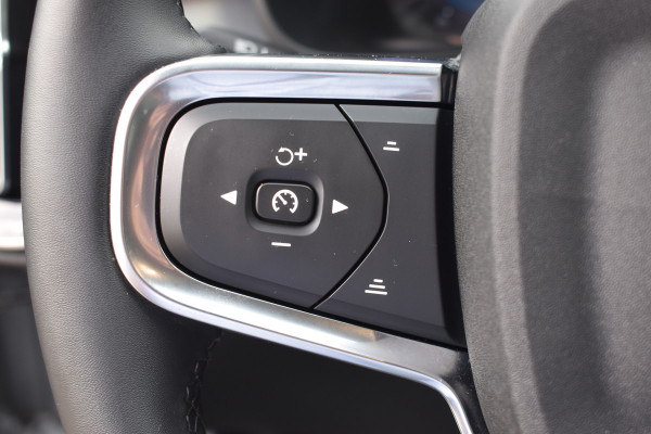 Volvo XC40 B4 211PK Plus Dark BLIS | ACC | Harman&Kardon | Keyless | Park Assist | Verwarmbare voorruit  | Trekhaak Volvo XC40 B4 211PK Plus Dark BLIS | ACC | Harman&Kardon | Keyless | Park Assist | Verwarmbare voorruit  | Trekhaak