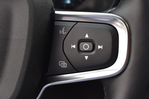 Volvo XC40 B4 211PK Plus Dark BLIS | ACC | Harman&Kardon | Keyless | Park Assist | Verwarmbare voorruit  | Trekhaak Volvo XC40 B4 211PK Plus Dark BLIS | ACC | Harman&Kardon | Keyless | Park Assist | Verwarmbare voorruit  | Trekhaak