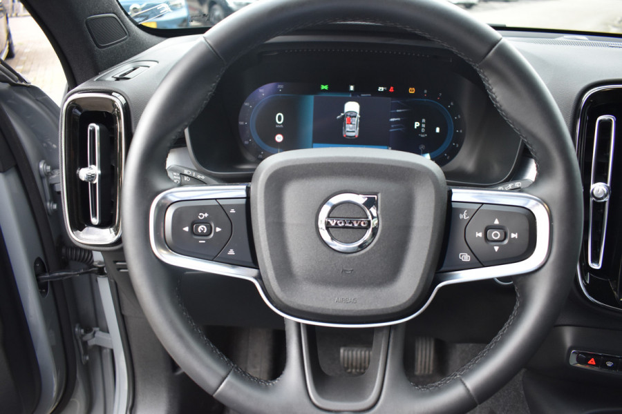 Volvo XC40 B4 211PK Plus Dark BLIS | ACC | Harman&Kardon | Keyless | Park Assist | Verwarmbare voorruit  | Trekhaak Volvo XC40 B4 211PK Plus Dark BLIS | ACC | Harman&Kardon | Keyless | Park Assist | Verwarmbare voorruit  | Trekhaak