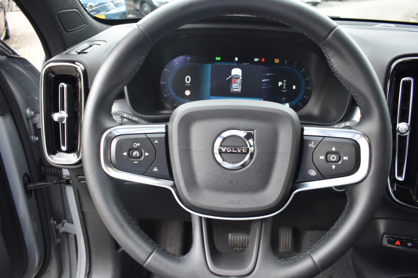 Volvo XC40 B4 211PK Plus Dark BLIS | ACC | Harman&Kardon | Keyless | Park Assist | Verwarmbare voorruit  | Trekhaak Volvo XC40 B4 211PK Plus Dark BLIS | ACC | Harman&Kardon | Keyless | Park Assist | Verwarmbare voorruit  | Trekhaak