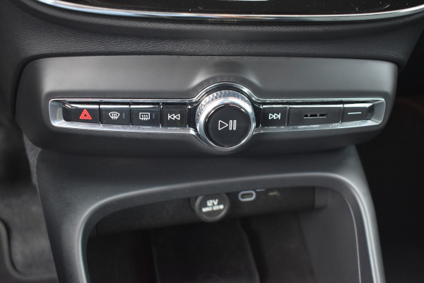 Volvo XC40 B4 211PK Plus Dark BLIS | ACC | Harman&Kardon | Keyless | Park Assist | Verwarmbare voorruit  | Trekhaak Volvo XC40 B4 211PK Plus Dark BLIS | ACC | Harman&Kardon | Keyless | Park Assist | Verwarmbare voorruit  | Trekhaak