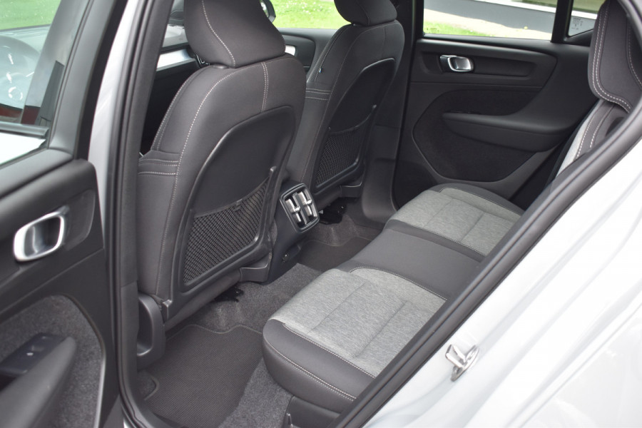 Volvo XC40 B4 211PK Plus Dark BLIS | ACC | Harman&Kardon | Keyless | Park Assist | Verwarmbare voorruit  | Trekhaak Volvo XC40 B4 211PK Plus Dark BLIS | ACC | Harman&Kardon | Keyless | Park Assist | Verwarmbare voorruit  | Trekhaak