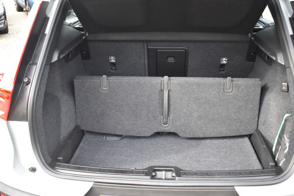 Volvo XC40 B4 211PK Plus Dark BLIS | ACC | Harman&Kardon | Keyless | Park Assist | Verwarmbare voorruit  | Trekhaak Volvo XC40 B4 211PK Plus Dark BLIS | ACC | Harman&Kardon | Keyless | Park Assist | Verwarmbare voorruit  | Trekhaak