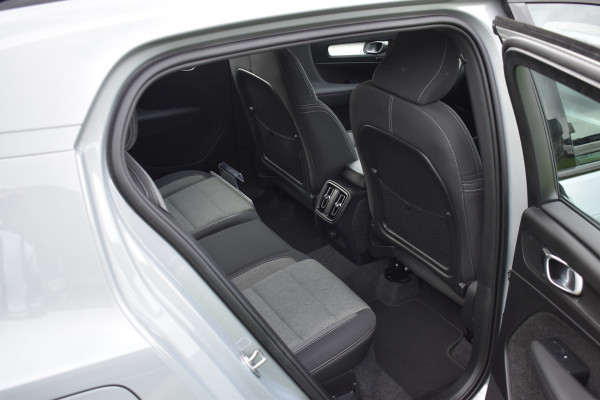 Volvo XC40 B4 211PK Plus Dark BLIS | ACC | Harman&Kardon | Keyless | Park Assist | Verwarmbare voorruit  | Trekhaak Volvo XC40 B4 211PK Plus Dark BLIS | ACC | Harman&Kardon | Keyless | Park Assist | Verwarmbare voorruit  | Trekhaak