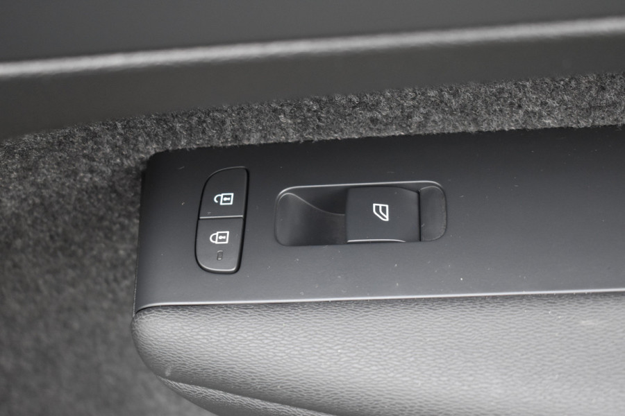 Volvo XC40 B4 211PK Plus Dark BLIS | ACC | Harman&Kardon | Keyless | Park Assist | Verwarmbare voorruit  | Trekhaak Volvo XC40 B4 211PK Plus Dark BLIS | ACC | Harman&Kardon | Keyless | Park Assist | Verwarmbare voorruit  | Trekhaak