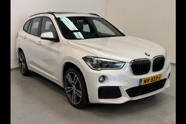 BMW X1 SDrive18d Exe / M Pakket / Pano / NL-auto / Leder BMW X1 SDrive18d Exe / M Pakket / Pano / NL-auto / Leder