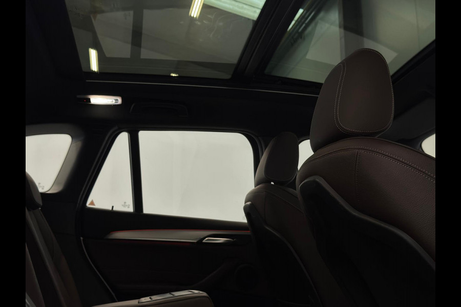 BMW X1 SDrive18d Exe / M Pakket / Pano / NL-auto / Leder BMW X1 SDrive18d Exe / M Pakket / Pano / NL-auto / Leder