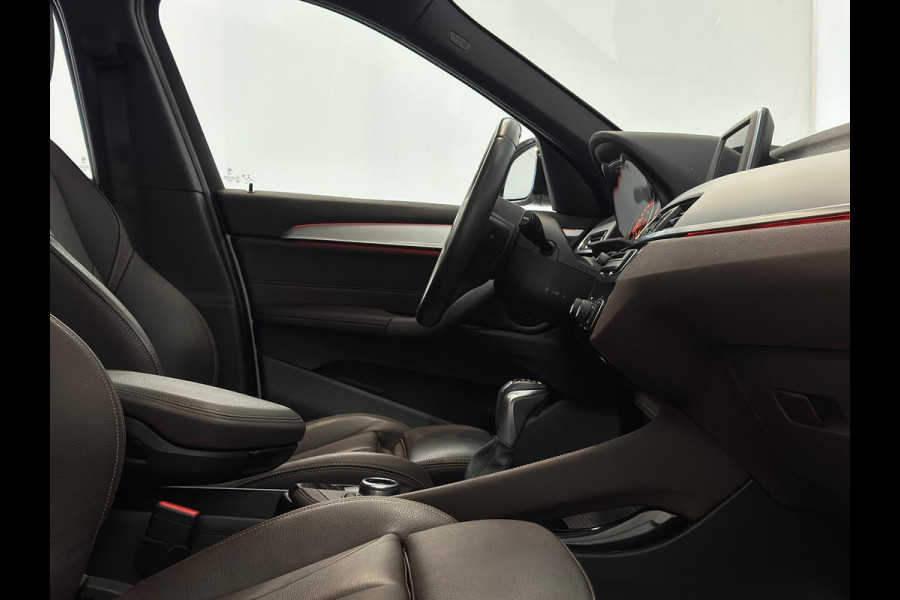 BMW X1 SDrive18d Exe / M Pakket / Pano / NL-auto / Leder BMW X1 SDrive18d Exe / M Pakket / Pano / NL-auto / Leder