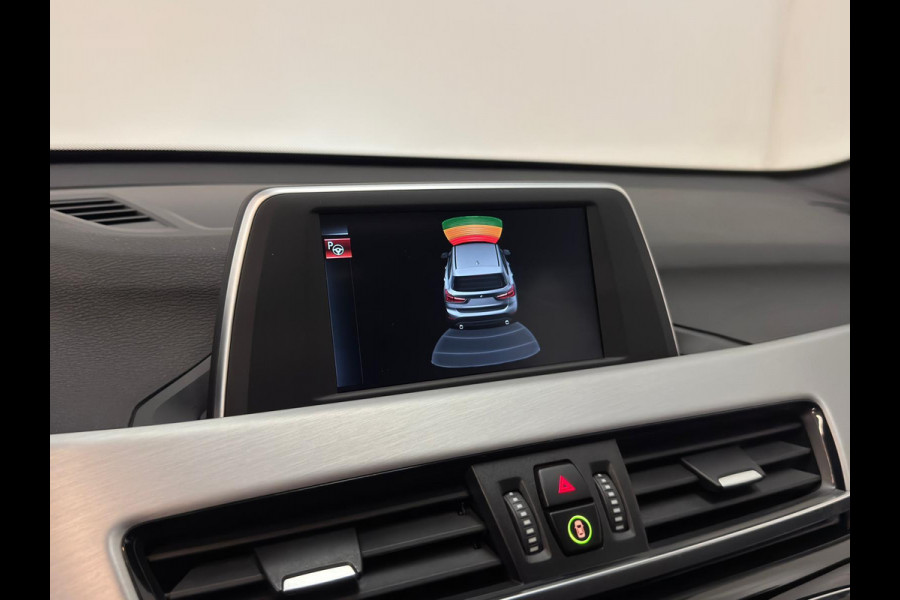 BMW X1 SDrive18d Exe / M Pakket / Pano / NL-auto / Leder BMW X1 SDrive18d Exe / M Pakket / Pano / NL-auto / Leder