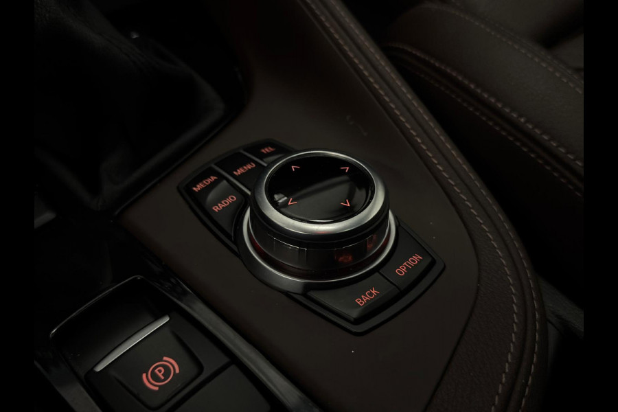 BMW X1 SDrive18d Exe / M Pakket / Pano / NL-auto / Leder BMW X1 SDrive18d Exe / M Pakket / Pano / NL-auto / Leder