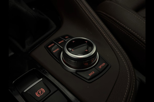 BMW X1 SDrive18d Exe / M Pakket / Pano / NL-auto / Leder BMW X1 SDrive18d Exe / M Pakket / Pano / NL-auto / Leder