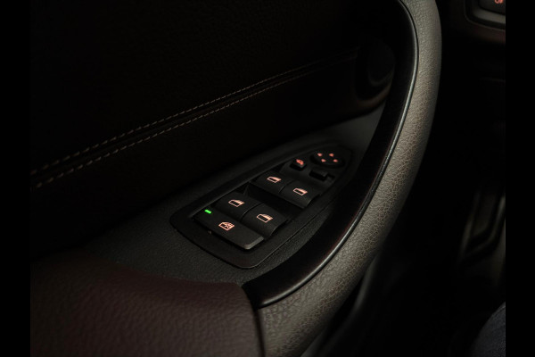 BMW X1 SDrive18d Exe / M Pakket / Pano / NL-auto / Leder BMW X1 SDrive18d Exe / M Pakket / Pano / NL-auto / Leder