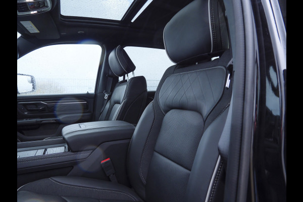 Dodge Ram | 1500 | Limited | Night | 3.0L Twin-Turbo I6 | High Output | BPM-VRIJ | Passenger Display | 14,4 Touch Screen | Harman Kardon | RAMBOX Getoonde accessoires zijn verkrijgbaar tegen meerprijs Dodge Ram | 1500 | Limited | Night | 3.0L Twin-Turbo I6 | High Output | BPM-VRIJ | Passenger Display | 14,4 Touch Screen | Harman Kardon | RAMBOX Getoonde accessoires zijn verkrijgbaar tegen meerprijs