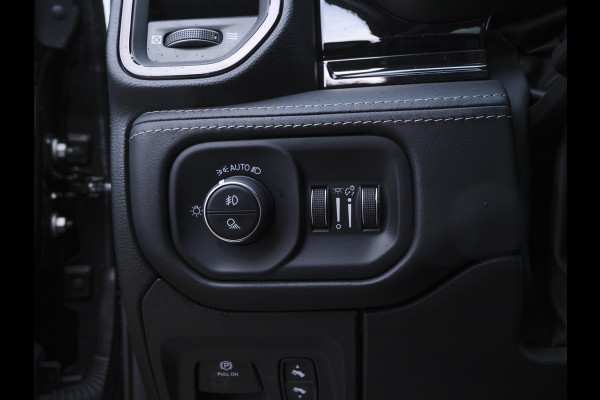 Dodge Ram | 1500 | Limited | Night | 3.0L Twin-Turbo I6 | High Output | BPM-VRIJ | Passenger Display | 14,4 Touch Screen | Harman Kardon | RAMBOX Getoonde accessoires zijn verkrijgbaar tegen meerprijs Dodge Ram | 1500 | Limited | Night | 3.0L Twin-Turbo I6 | High Output | BPM-VRIJ | Passenger Display | 14,4 Touch Screen | Harman Kardon | RAMBOX Getoonde accessoires zijn verkrijgbaar tegen meerprijs