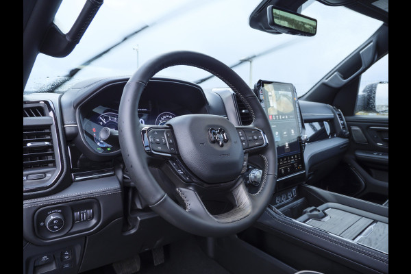 Dodge Ram | 1500 | Limited | Night | 3.0L Twin-Turbo I6 | High Output | BPM-VRIJ | Passenger Display | 14,4 Touch Screen | Harman Kardon | RAMBOX Getoonde accessoires zijn verkrijgbaar tegen meerprijs Dodge Ram | 1500 | Limited | Night | 3.0L Twin-Turbo I6 | High Output | BPM-VRIJ | Passenger Display | 14,4 Touch Screen | Harman Kardon | RAMBOX Getoonde accessoires zijn verkrijgbaar tegen meerprijs