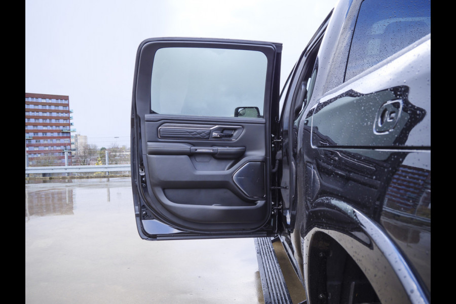 Dodge Ram | 1500 | Limited | Night | 3.0L Twin-Turbo I6 | High Output | BPM-VRIJ | Passenger Display | 14,4 Touch Screen | Harman Kardon | RAMBOX Getoonde accessoires zijn verkrijgbaar tegen meerprijs Dodge Ram | 1500 | Limited | Night | 3.0L Twin-Turbo I6 | High Output | BPM-VRIJ | Passenger Display | 14,4 Touch Screen | Harman Kardon | RAMBOX Getoonde accessoires zijn verkrijgbaar tegen meerprijs