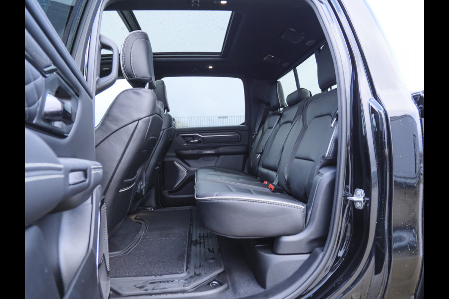 Dodge Ram | 1500 | Limited | Night | 3.0L Twin-Turbo I6 | High Output | BPM-VRIJ | Passenger Display | 14,4 Touch Screen | Harman Kardon | RAMBOX Getoonde accessoires zijn verkrijgbaar tegen meerprijs Dodge Ram | 1500 | Limited | Night | 3.0L Twin-Turbo I6 | High Output | BPM-VRIJ | Passenger Display | 14,4 Touch Screen | Harman Kardon | RAMBOX Getoonde accessoires zijn verkrijgbaar tegen meerprijs