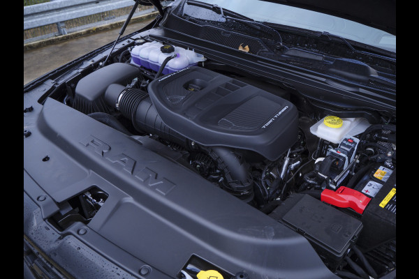 Dodge Ram | 1500 | Limited | Night | 3.0L Twin-Turbo I6 | High Output | BPM-VRIJ | Passenger Display | 14,4 Touch Screen | Harman Kardon | RAMBOX Getoonde accessoires zijn verkrijgbaar tegen meerprijs Dodge Ram | 1500 | Limited | Night | 3.0L Twin-Turbo I6 | High Output | BPM-VRIJ | Passenger Display | 14,4 Touch Screen | Harman Kardon | RAMBOX Getoonde accessoires zijn verkrijgbaar tegen meerprijs