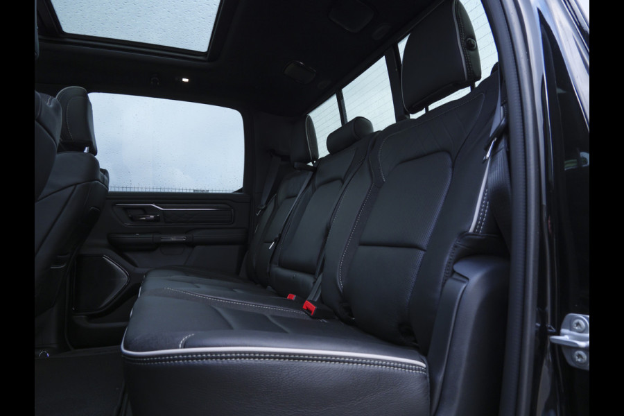 Dodge Ram | 1500 | Limited | Night | 3.0L Twin-Turbo I6 | High Output | BPM-VRIJ | Passenger Display | 14,4 Touch Screen | Harman Kardon | RAMBOX Getoonde accessoires zijn verkrijgbaar tegen meerprijs Dodge Ram | 1500 | Limited | Night | 3.0L Twin-Turbo I6 | High Output | BPM-VRIJ | Passenger Display | 14,4 Touch Screen | Harman Kardon | RAMBOX Getoonde accessoires zijn verkrijgbaar tegen meerprijs