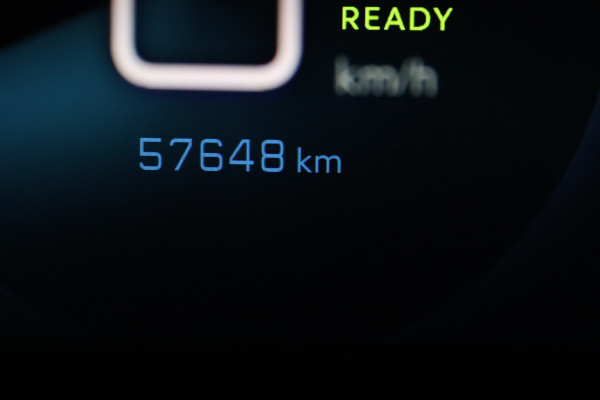 Peugeot e-2008 EV GT 50 kWh 360° Camera | Adapt. Cruise | Parkeersens. v+a | Stoelverw. | Panoramadak