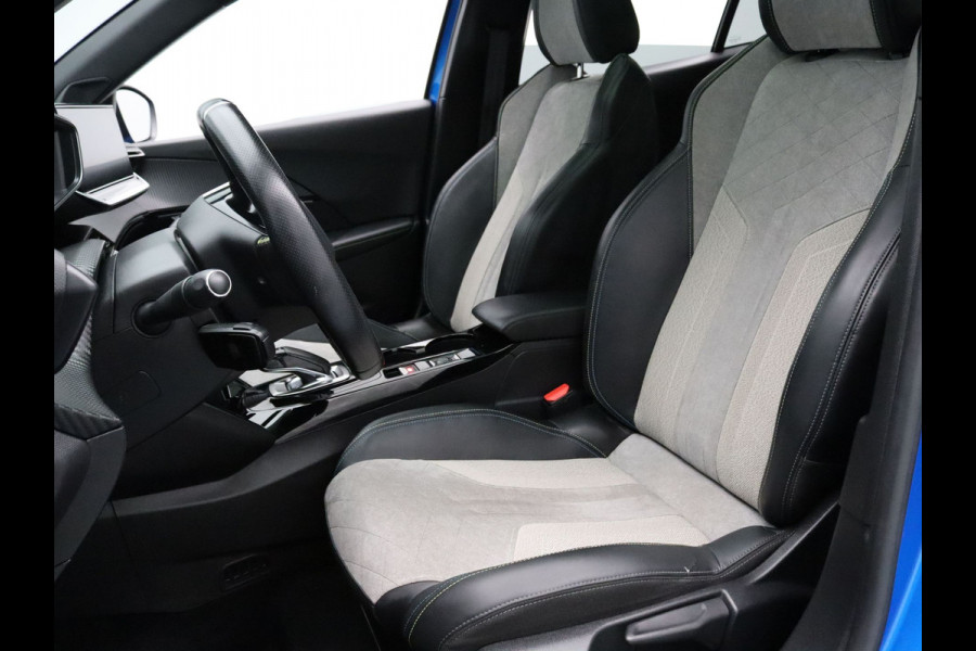 Peugeot e-2008 EV GT 50 kWh 360° Camera | Adapt. Cruise | Parkeersens. v+a | Stoelverw. | Panoramadak