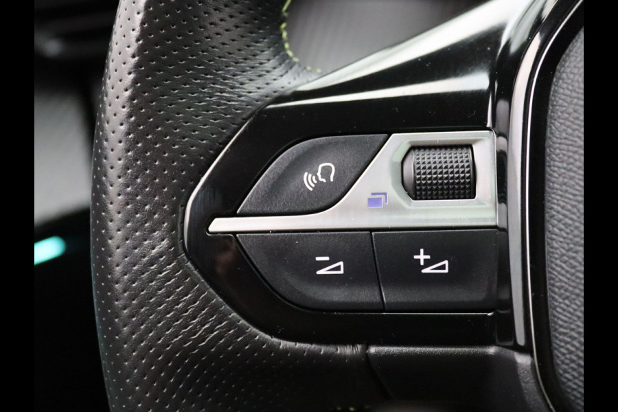 Peugeot e-2008 EV GT 50 kWh 360° Camera | Adapt. Cruise | Parkeersens. v+a | Stoelverw. | Panoramadak