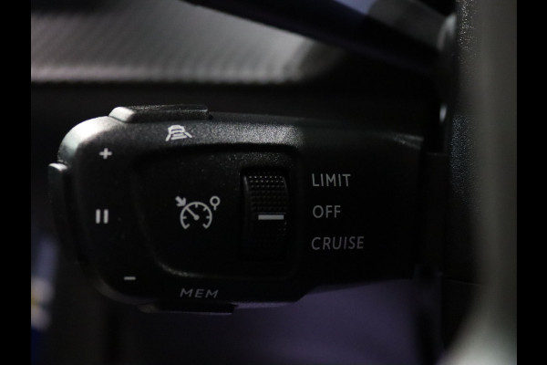 Peugeot e-2008 EV GT 50 kWh 360° Camera | Adapt. Cruise | Parkeersens. v+a | Stoelverw. | Panoramadak