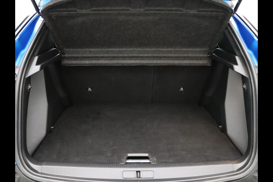 Peugeot e-2008 EV GT 50 kWh 360° Camera | Adapt. Cruise | Parkeersens. v+a | Stoelverw. | Panoramadak